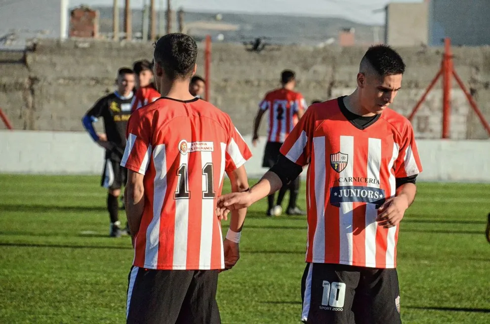 El líder juega en Valle "C"