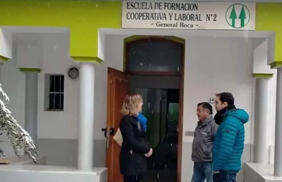 Se realizó una audiencia conciliatoria para avanzar en un amparo colectivo por la Escuela Laboral N°2