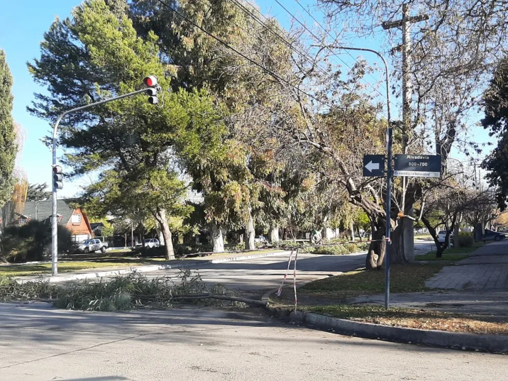 El tránsito está cortado en un tramo del boulevard Ituizangó 