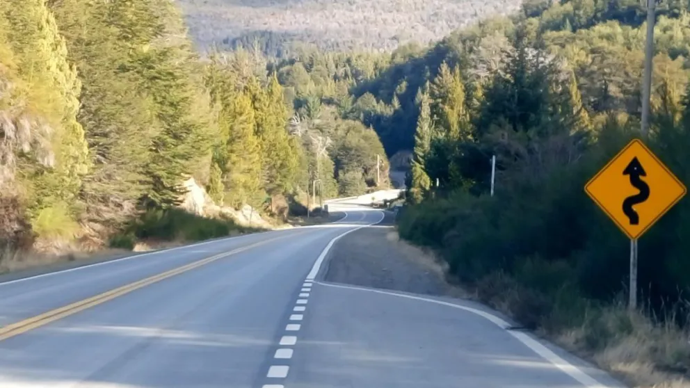 Sin nieve a la vista, las rutas nacionales 40 y 23 se encuentran transitables con precaución