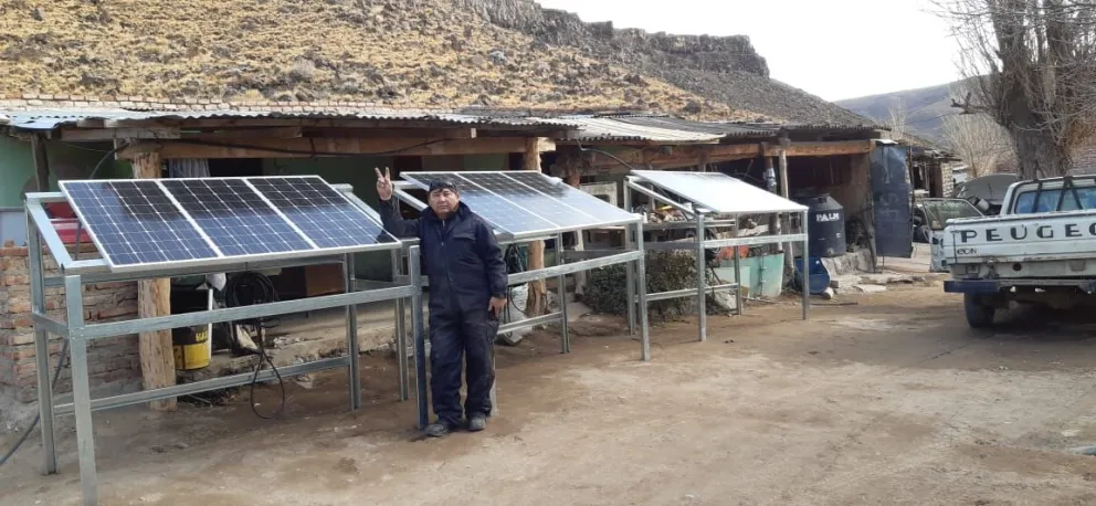 Entregaron equipos de energía solar a campesinos de la Región Sur