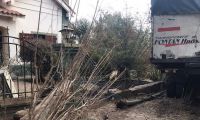 Otra vez el camión de mudanzas: ahora chocó contra una casa en Rincón del Este