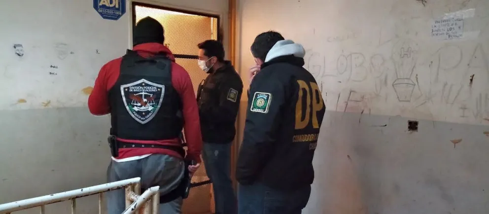 Robaba con un inhibidor de alarmas y lo atraparon, fue identificado y allanado 