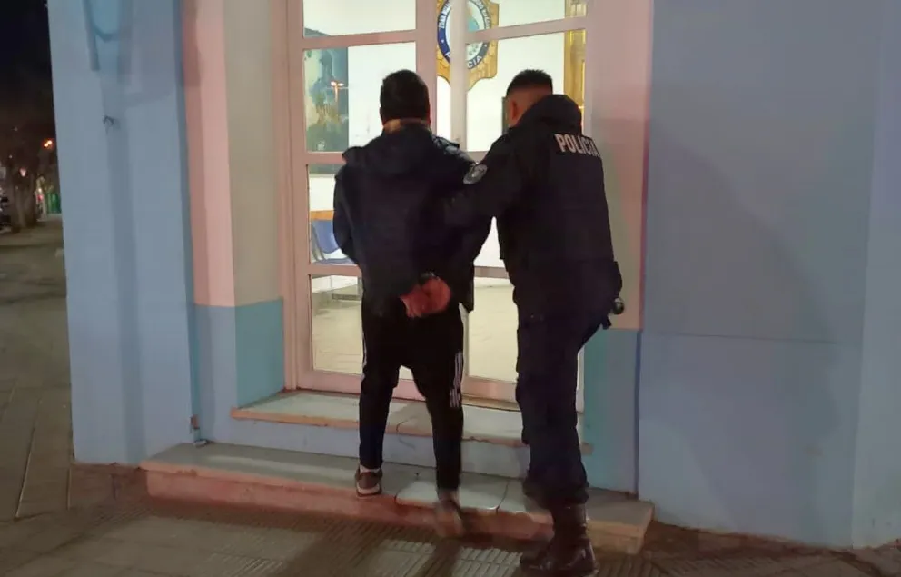 Golpeaba y amenazaba de muerte a su pareja y luego tomó de rehén a su nena de 2 años para evitar ser detenido