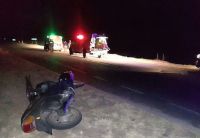 Accidente en Ruta 5: Perdió el control de la moto y quedó sobre el cantero central