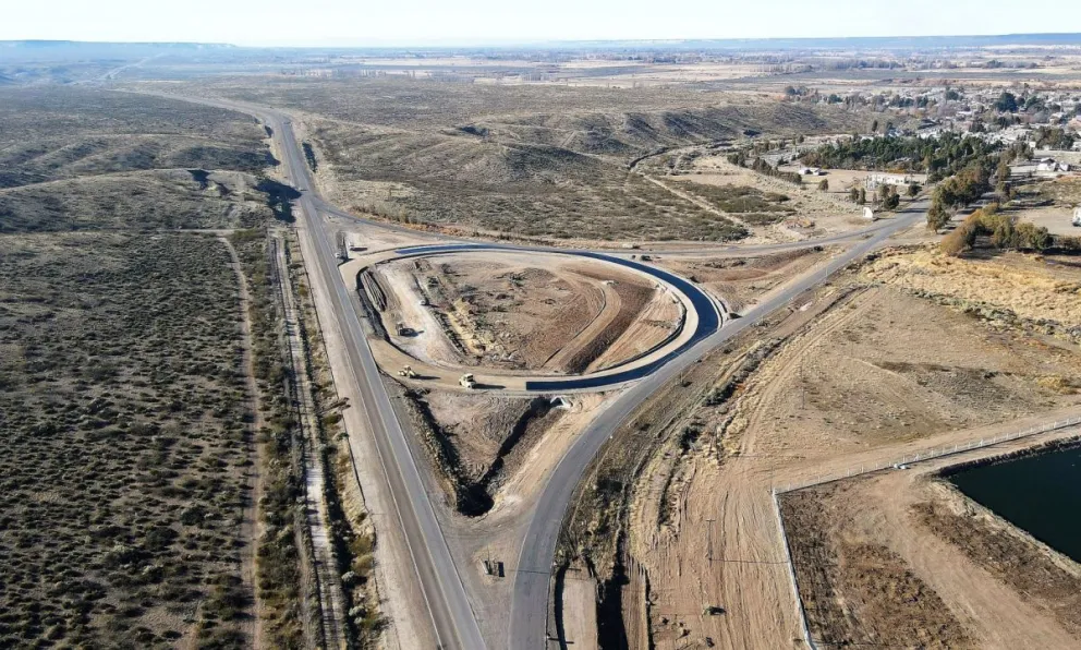 Vialidad Nacional avanza en la construcción de la nueva rotonda de acceso a Dolavon