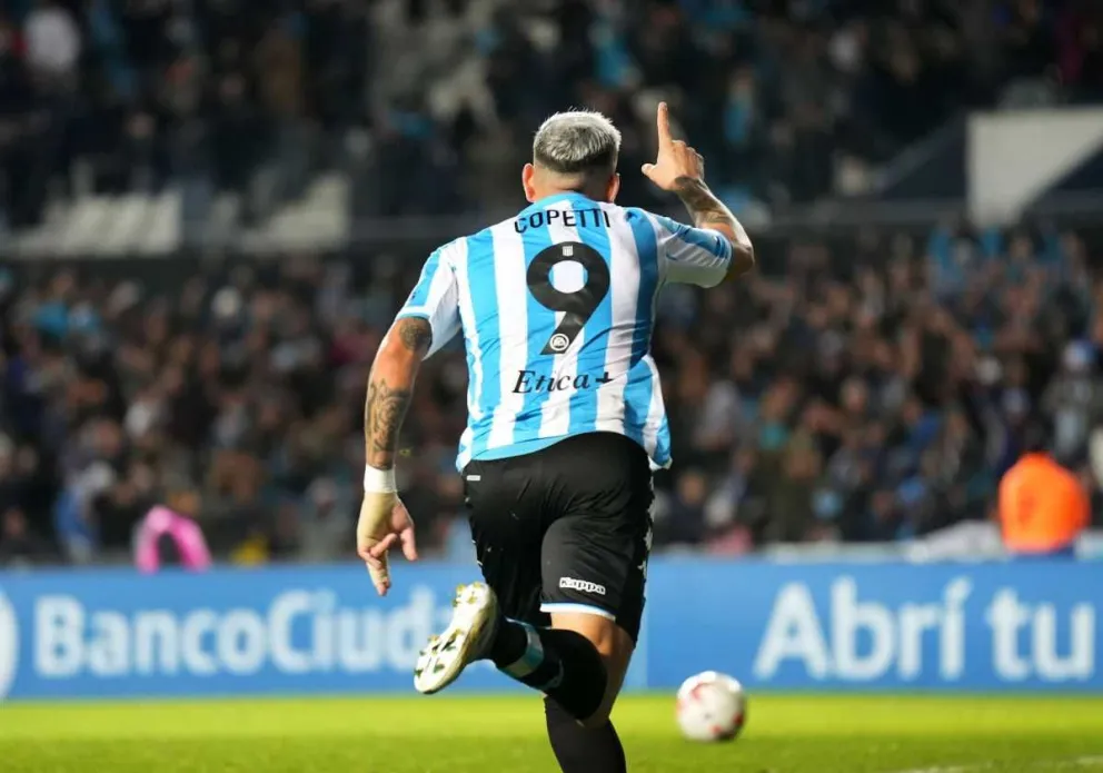 Racing goleó a Aldosivi 5 a 0 en Avellaneda
