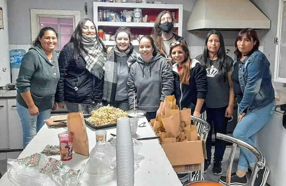Pochoclos, chocolates y un panda rojo gigante para los chicos del Quirno Costa