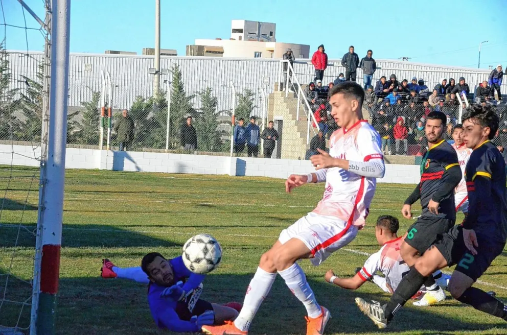 Huracán acertó en el tiro del final para ser único líder