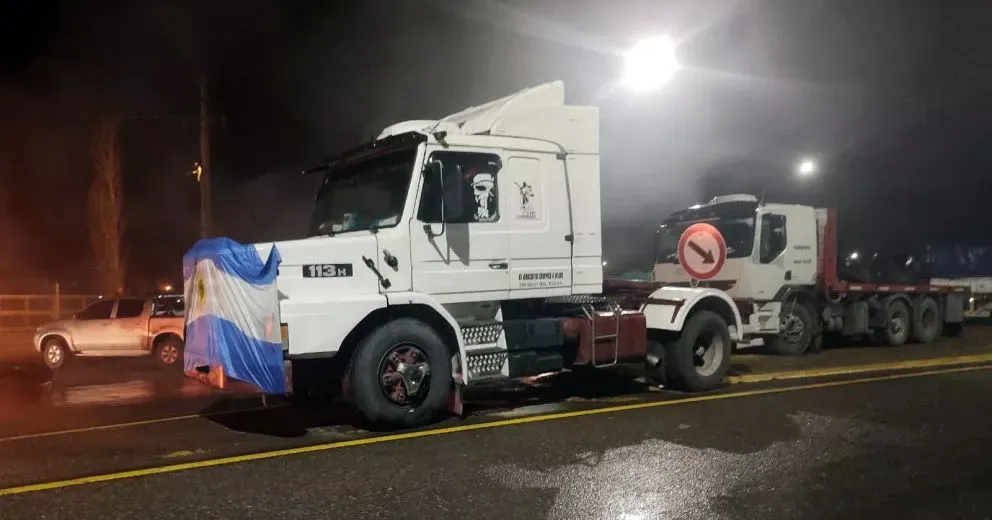 Los camiones protestan en las rutas pero aseguran que no habrá cortes