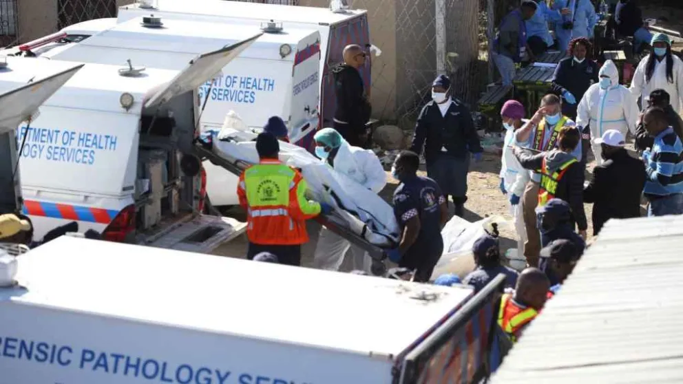 Misterio en Sudáfrica: hallaron muertos a 20 adolescentes dentro de un bar y desconocen la causa