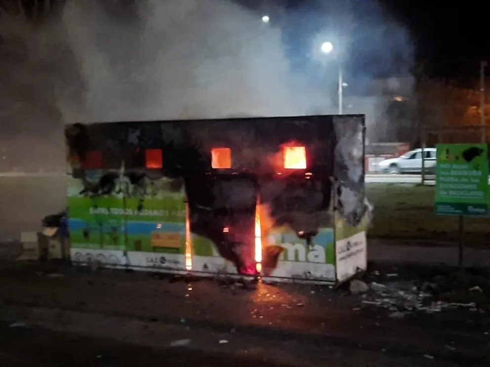 Investigan las causas del incendio en el módulo de reciclables