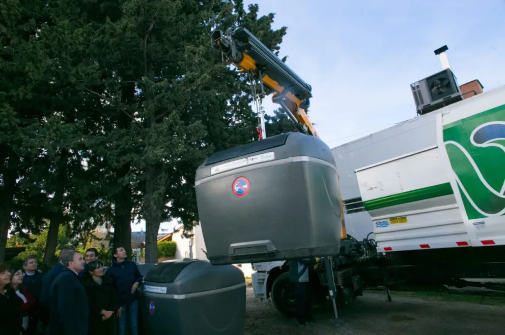 Comienza la instalación de contenedores de residuos en los barrios FONAVI