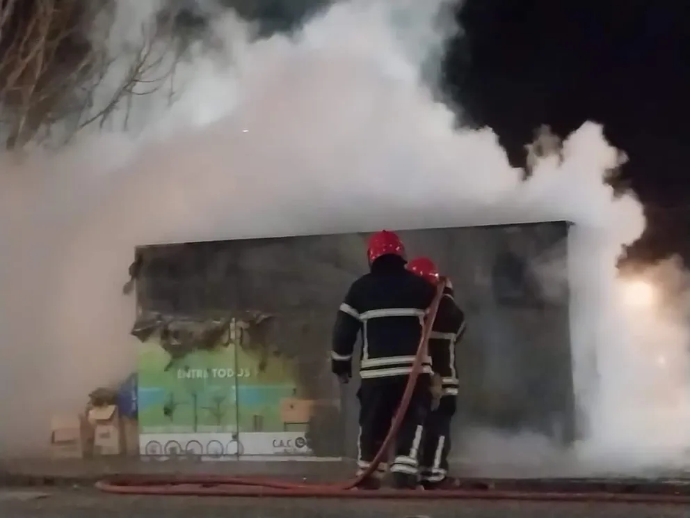 Califican de "triste y lamentable" el incendio de la estación de reciclables