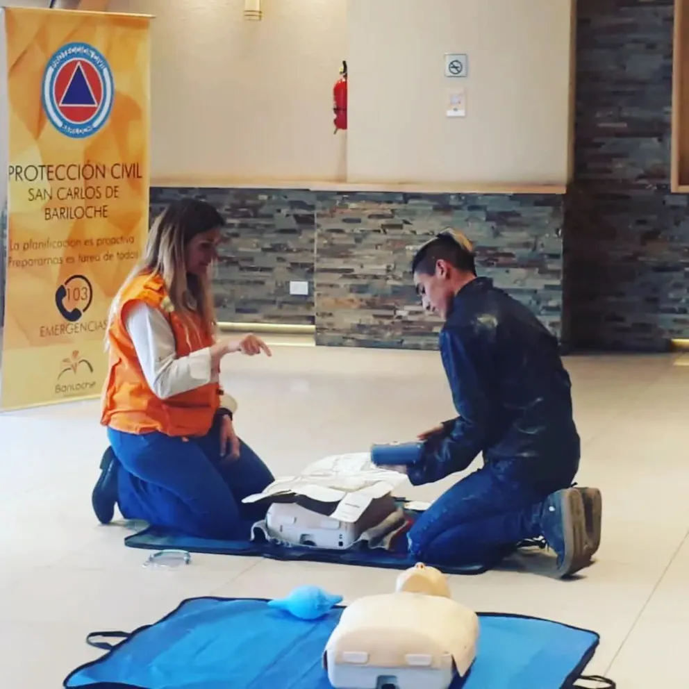 Lograron reanimar a una mujer que se atragantó con un bocado tras brindar un taller 