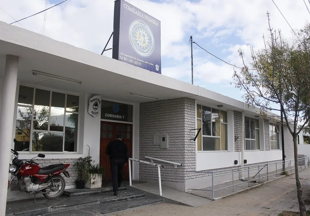 Se investiga una muerte dentro de la Comisaría Primera 