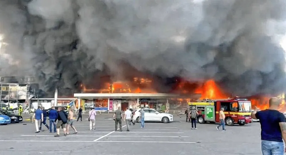 Un misil ruso destruyó un centro comercial en Ucrania: al menos 10 muertos y 40 heridos