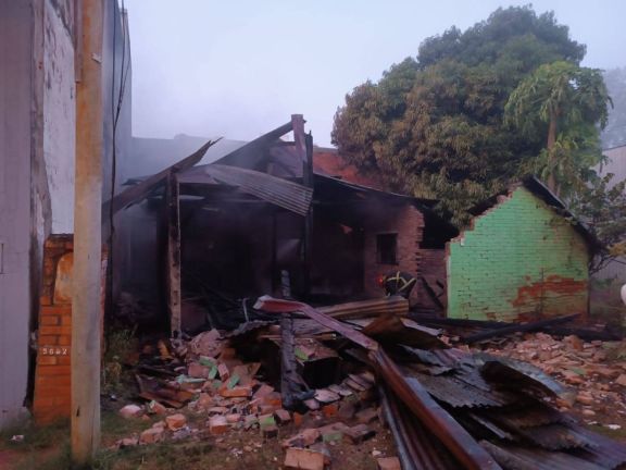 Puerto Rico: Lanzan colecta para una familia que perdió la casa en un incendio