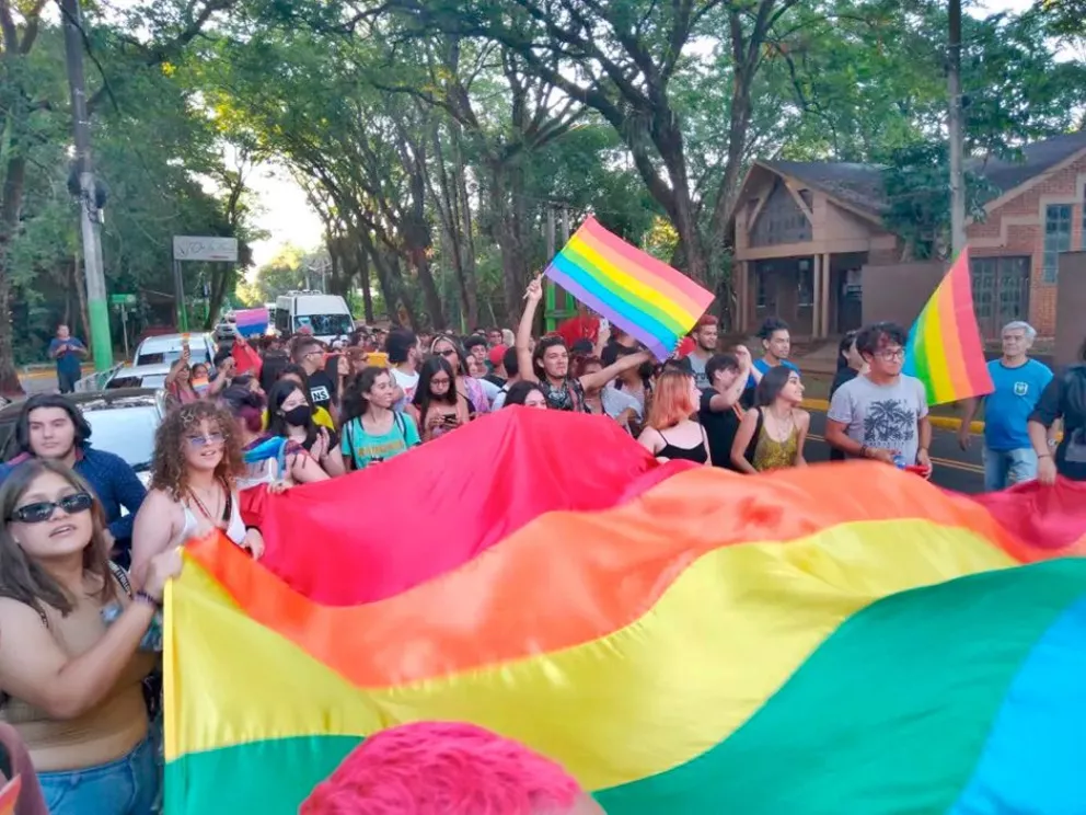 Marchan por derechos de la población LGBTIQ+