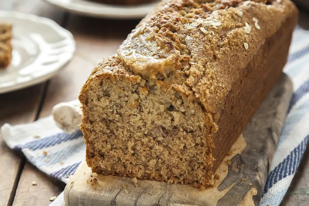 Ideal para la merienda: hacé un budín integral de bananas y avena