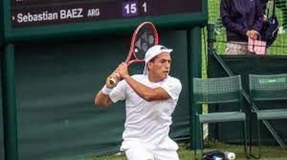 El tenista Sebastián Báez debutó Wimbledon y pasó a segunda ronda