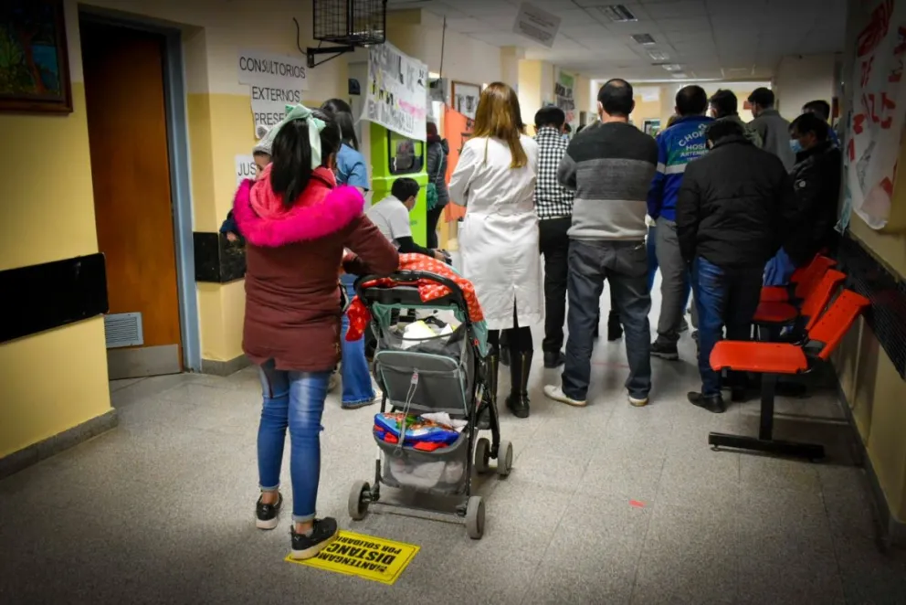 Está resentido el servicio de pediatría en Viedma: en el medio hay muchos papás desesperados