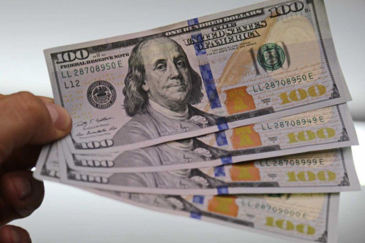 El Banco Central evalúa prohibir la compra de dólar ahorro a quienes reciben subsidios energéticos