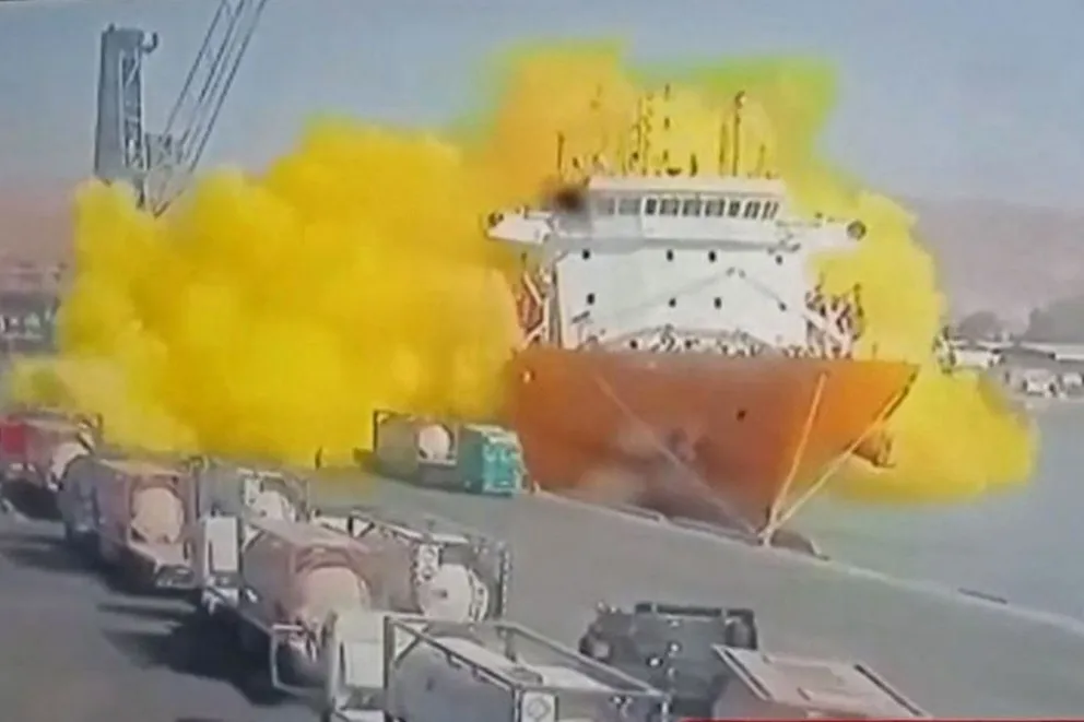 Video: un accidente con gas cloro dejó al menos 13 muertos en un puerto de Jordania