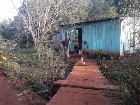 Una semana después, familias de la zona baja de Guaraní aún tratan de reponerse a los daños del temporal