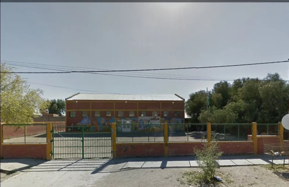 Escuela 323: Un alumno amenazó a su maestra con un cuchillo y la escupió