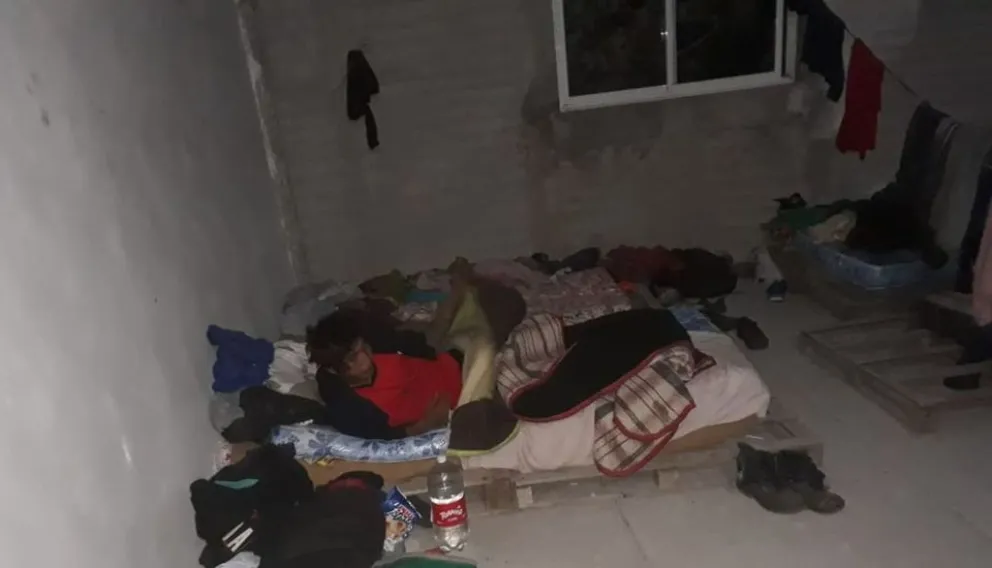 |VIDEO| ¡Inhumano! Así vive el hombre que cayó de un piso 1° en un hotel en construcción