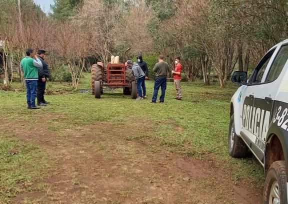 Recuperaron un tractor robado en un campo de Santa María