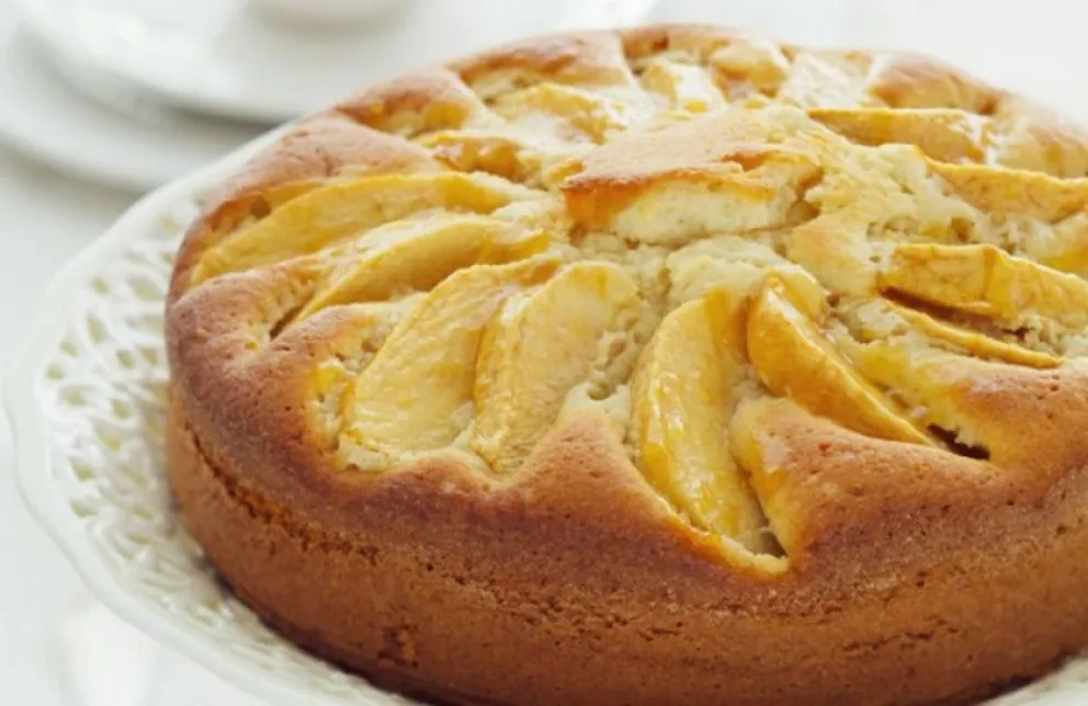 Súper simple: cómo hacer una torta de manzana en 4 pasos