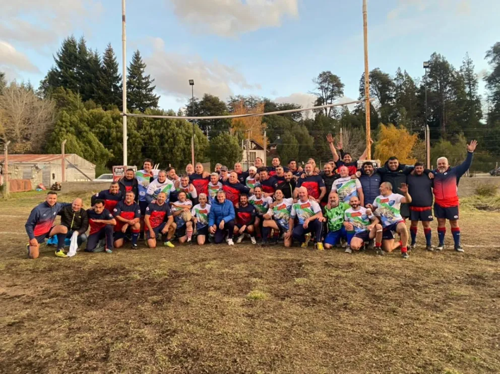Jugadores veteranos de Los Lagos y Roca tuvieron un nuevo encuentro a puro rugby
