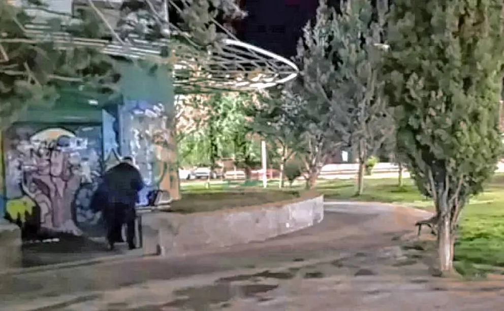La Policía le secuestró un arma tumbera a cuatro menores en una plaza de Pico Truncado