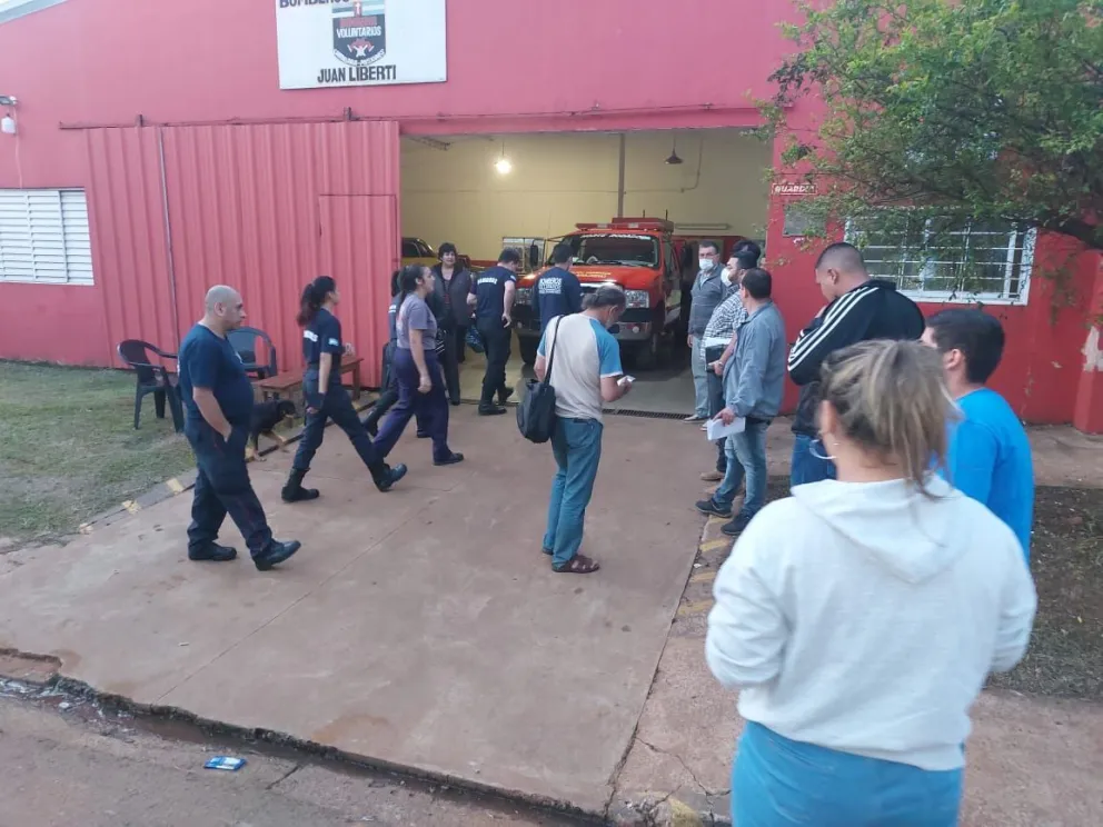 Bomberos voluntarios de Candelaria continúan la protesta 