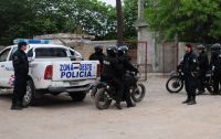 Policías “truchos” armados simularon un allanamiento y le robaron a una familia