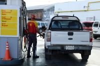 Un hábito que se volvió infrecuente: ¿Qué precio tiene llenar el tanque de nafta?