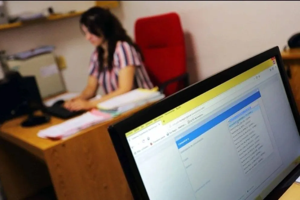Buscan cubrir cargos de la administración pública en Viedma, Roca, Bariloche y Cipolletti
