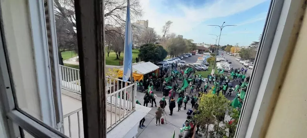 Intensas reuniones de los gremios con el gobierno rionegrino