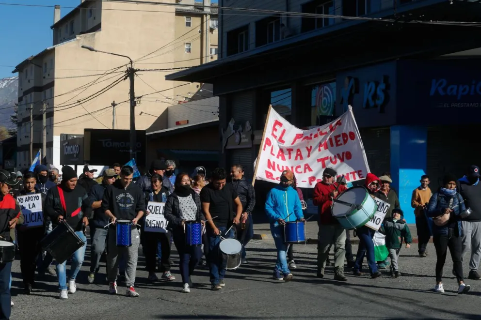 Policías retirados y familiares de activos marcharon nuevamente por las calles de Bariloche