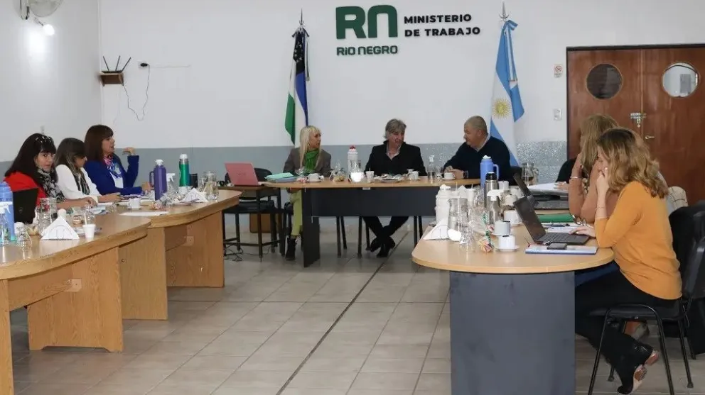 UnTER y el gobierno retoman las negociaciones para definir los sueldos del último trimestre del año 