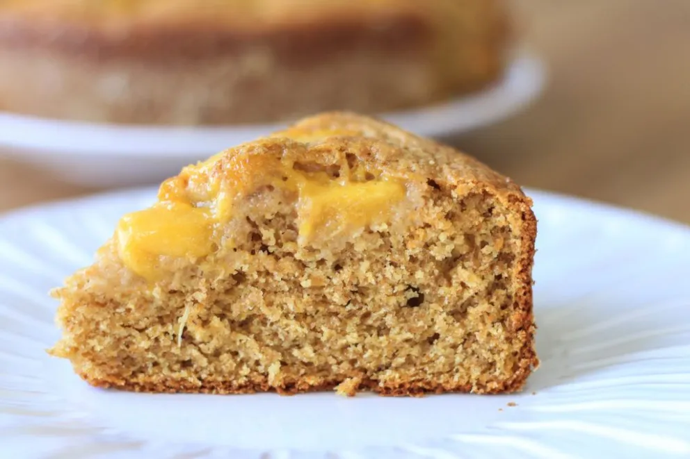 Mirá cómo cocinar un budín integral de manzana y pera, ¡riquísimo! 