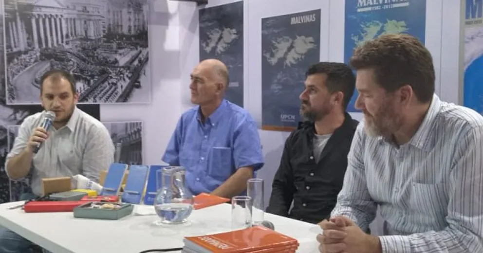 La biblioteca del Nahuel Hue fue presentada en la 46.º Feria Internacional del Libro