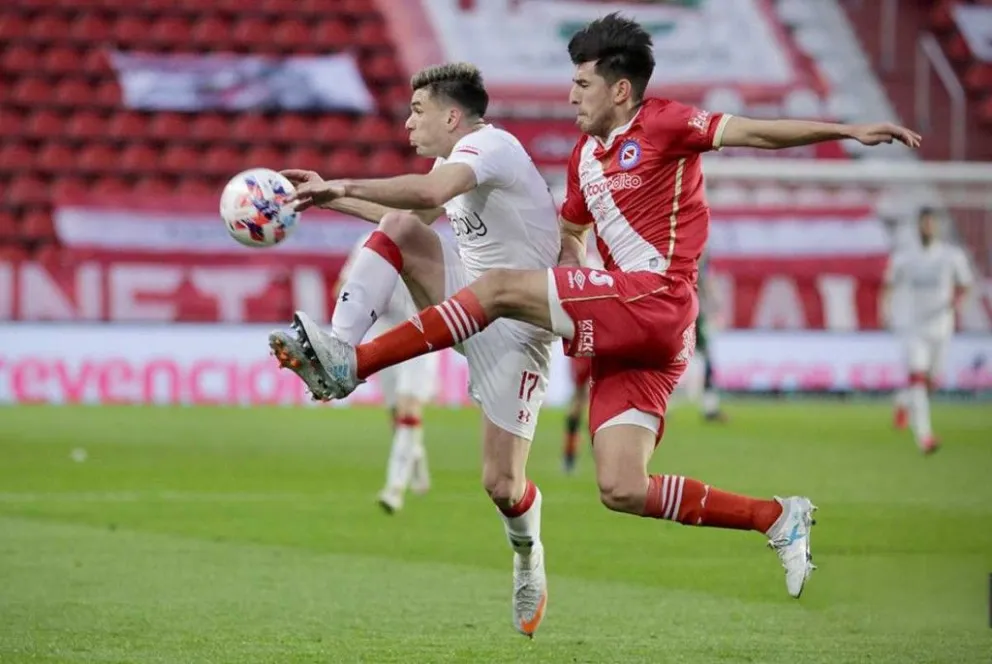 Estudiantes recibe a Argentinos en busca de las semifinales