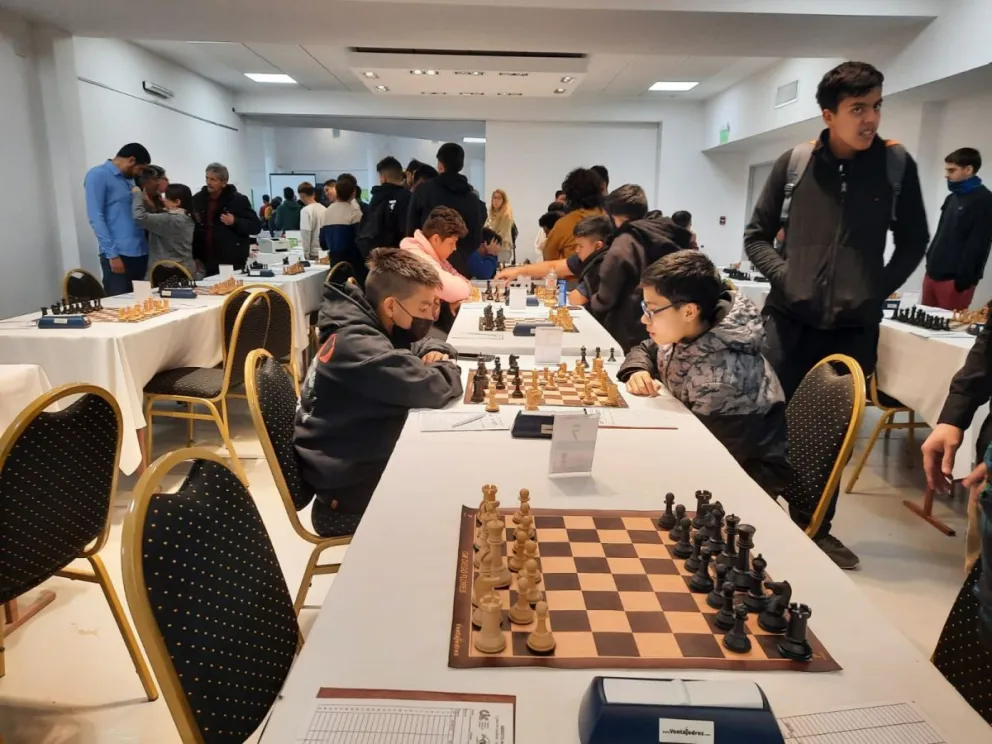 Comenzó el torneo internacional de Ajedrez con los principales tableros del país