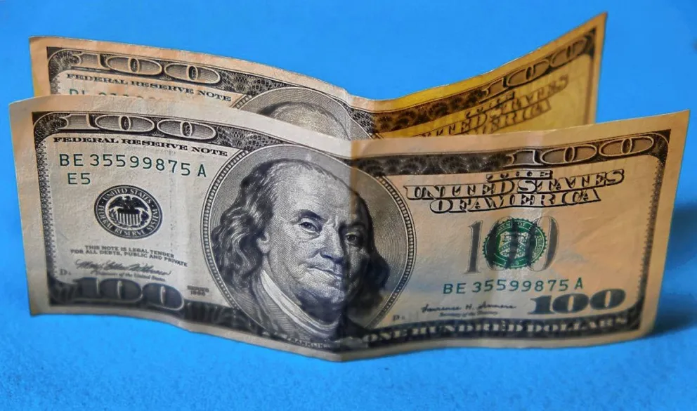 El blue aceleró la suba y cerró en $ 205