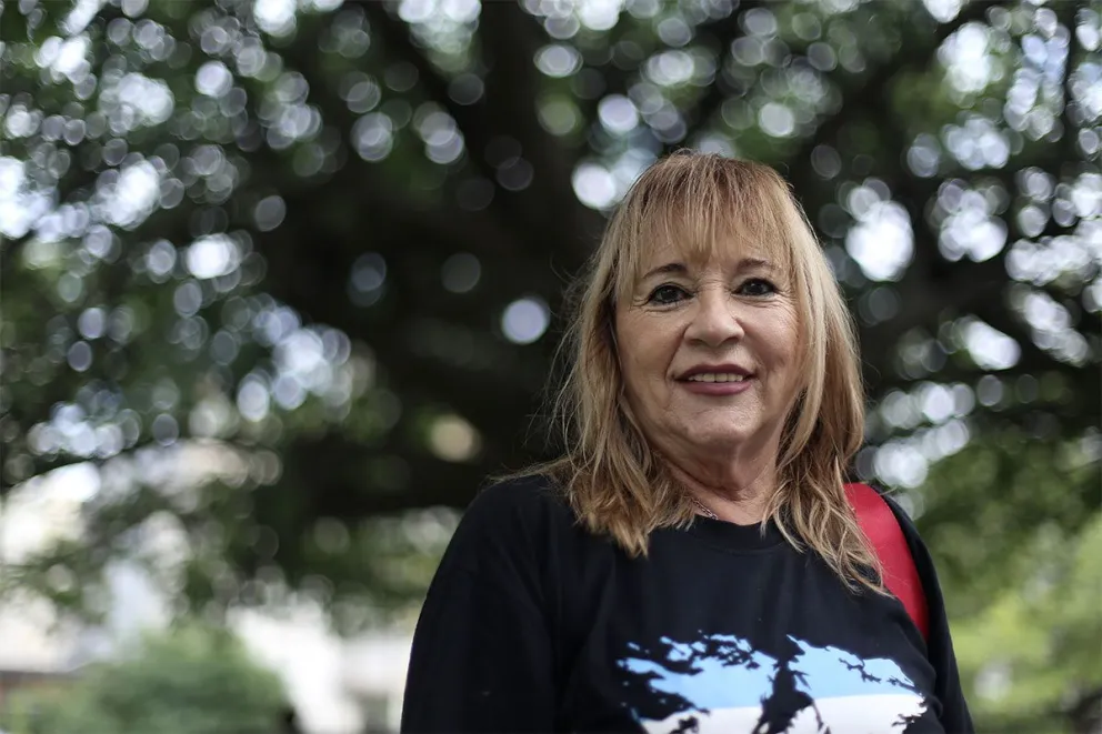 Una enfermera de Malvinas logró ser reconocida como excombatiente y recibió su DNI como "heroína de guerra"