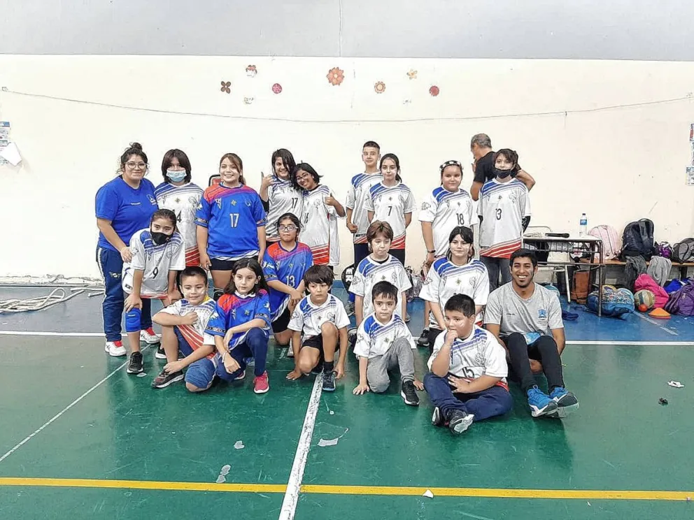 El mini vóley abrió la temporada en la Escuela Nº722
