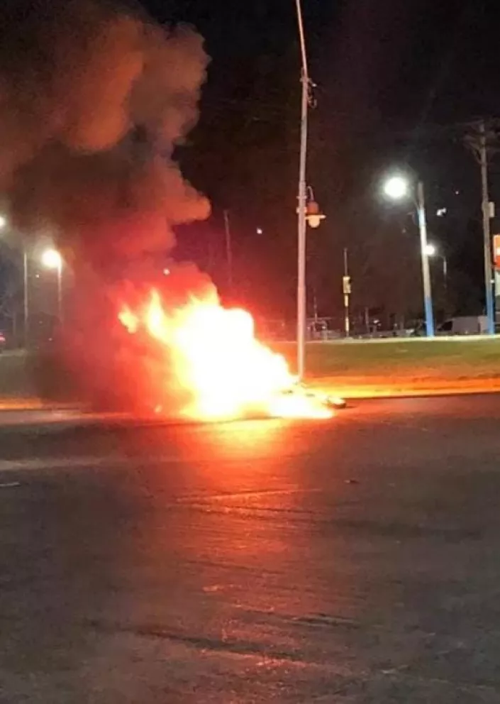 Se incendió una moto en el centro de Roca.